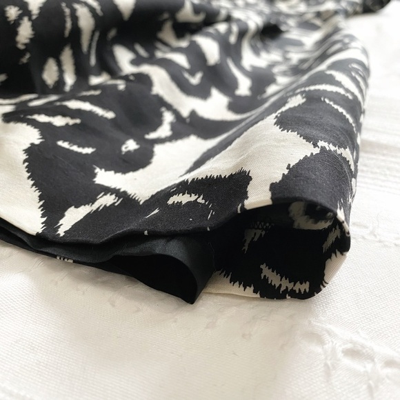 SANDRA ANGELOZZI 100% SILK BLACK WHITE ABSTRACT FLORAL FIT & FLARE PLEATED DRESS - Picture 8 of 8